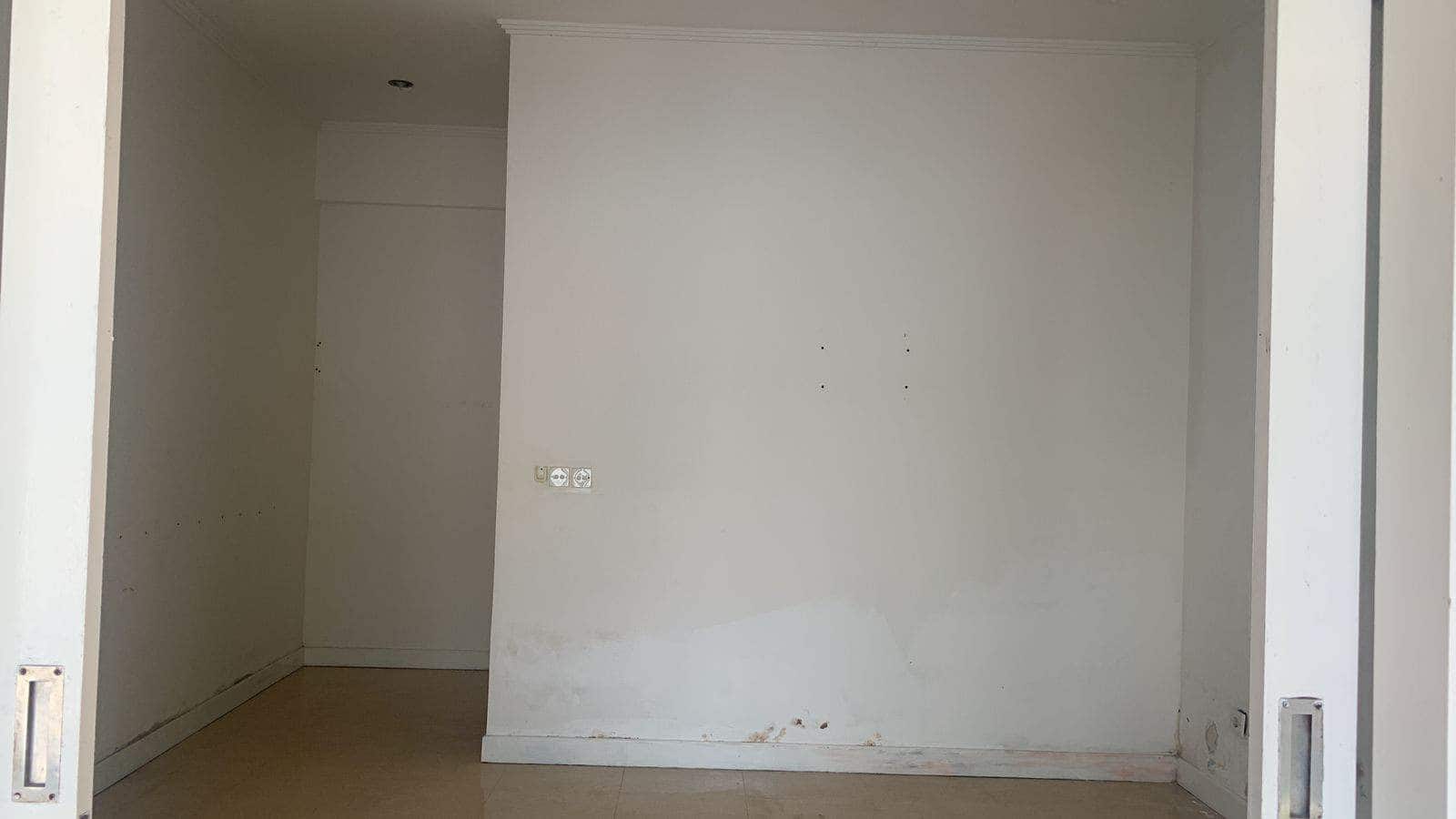 Villa Kerobokan 3 BR Dengan Kolam Renang Pribadi, Non Furnished