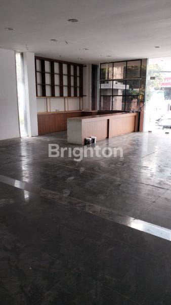 Toko 1 Lantai Ukuran 8 x 20 m2 Di Area Kuliner Di Jalan Raya Tuban, Kuta Bali
