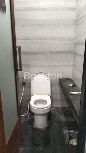 Toko 1 Lantai Ukuran 8 x 20 m2 Di Area Kuliner Di Jalan Raya Tuban, Kuta Bali