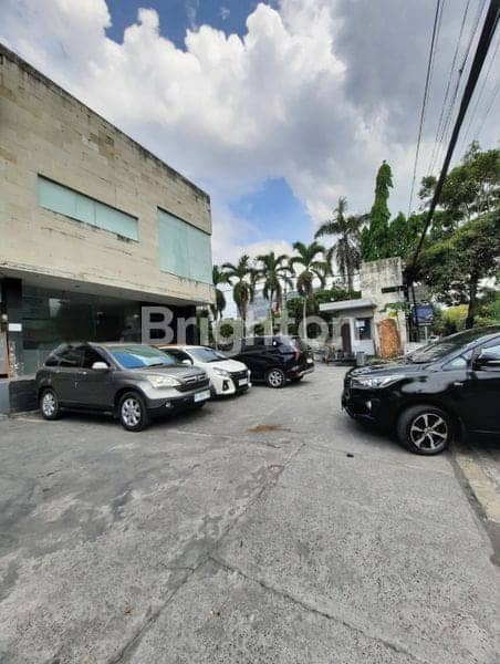 Toko 1 Lantai Ukuran 8 x 20 m2 Di Area Kuliner Di Jalan Raya Tuban, Kuta Bali